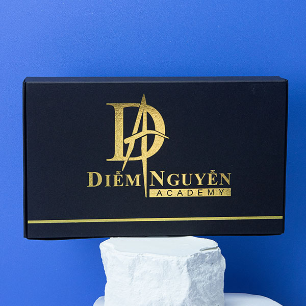 Thước chuẩn Diễm Nguyễn